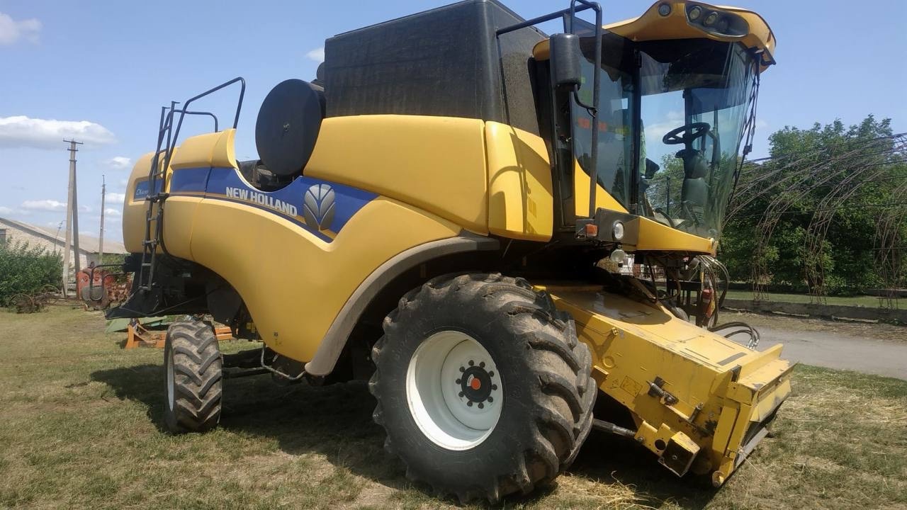 Комбайн NEW HOLLAND CX 6090 з жниваркою Varifield 7м 2013 р.в
